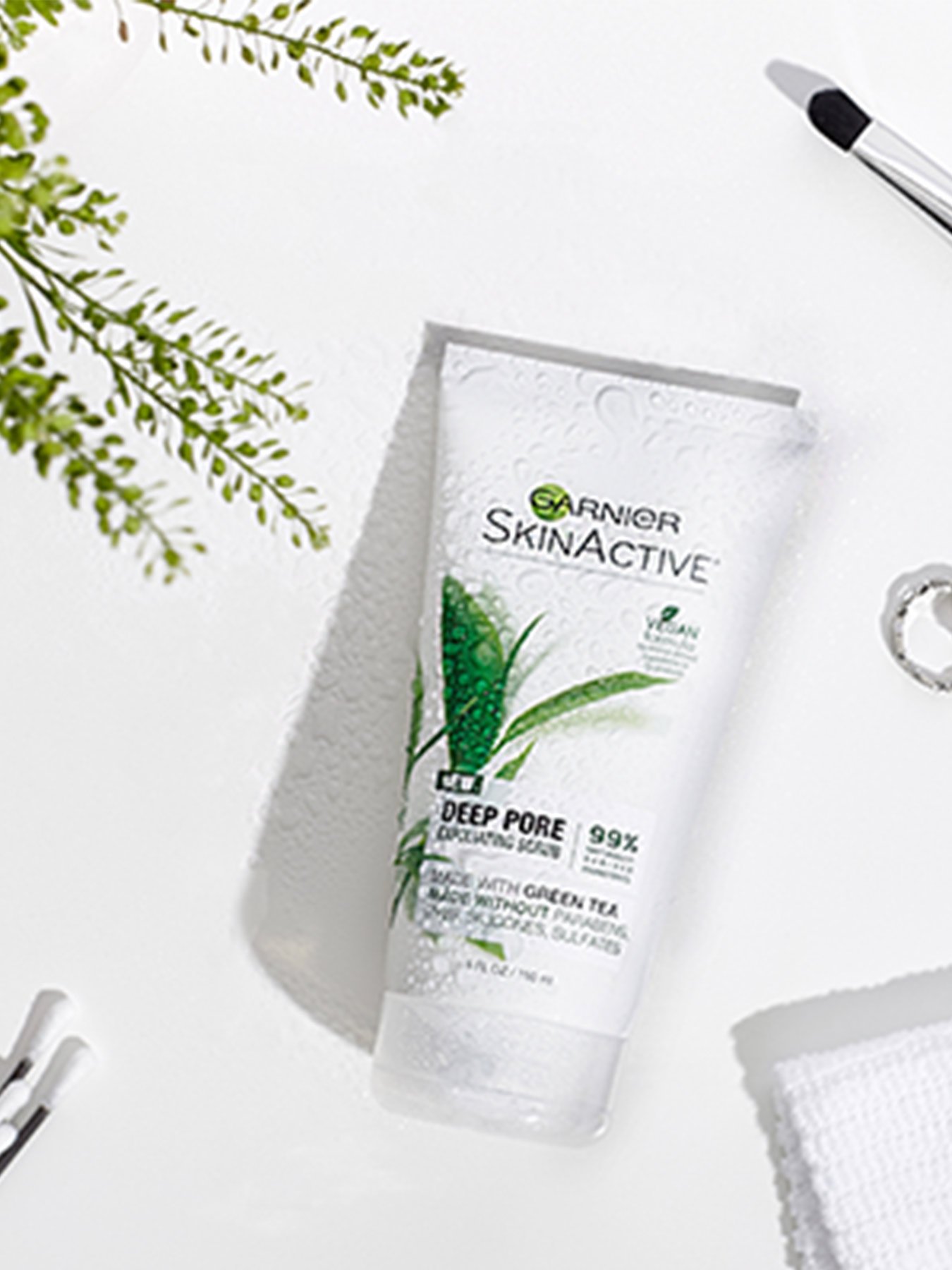 Garnier SkinActive Deep Pore Exfoliating Face Scrub with Green Tea - Decongests skin and gently exfoliates to reduce the appearance of pores